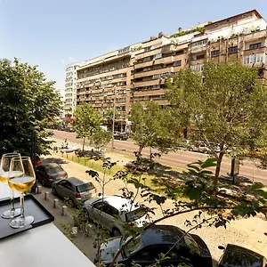 Downtown Oasis: With Cozy Charm Apartament