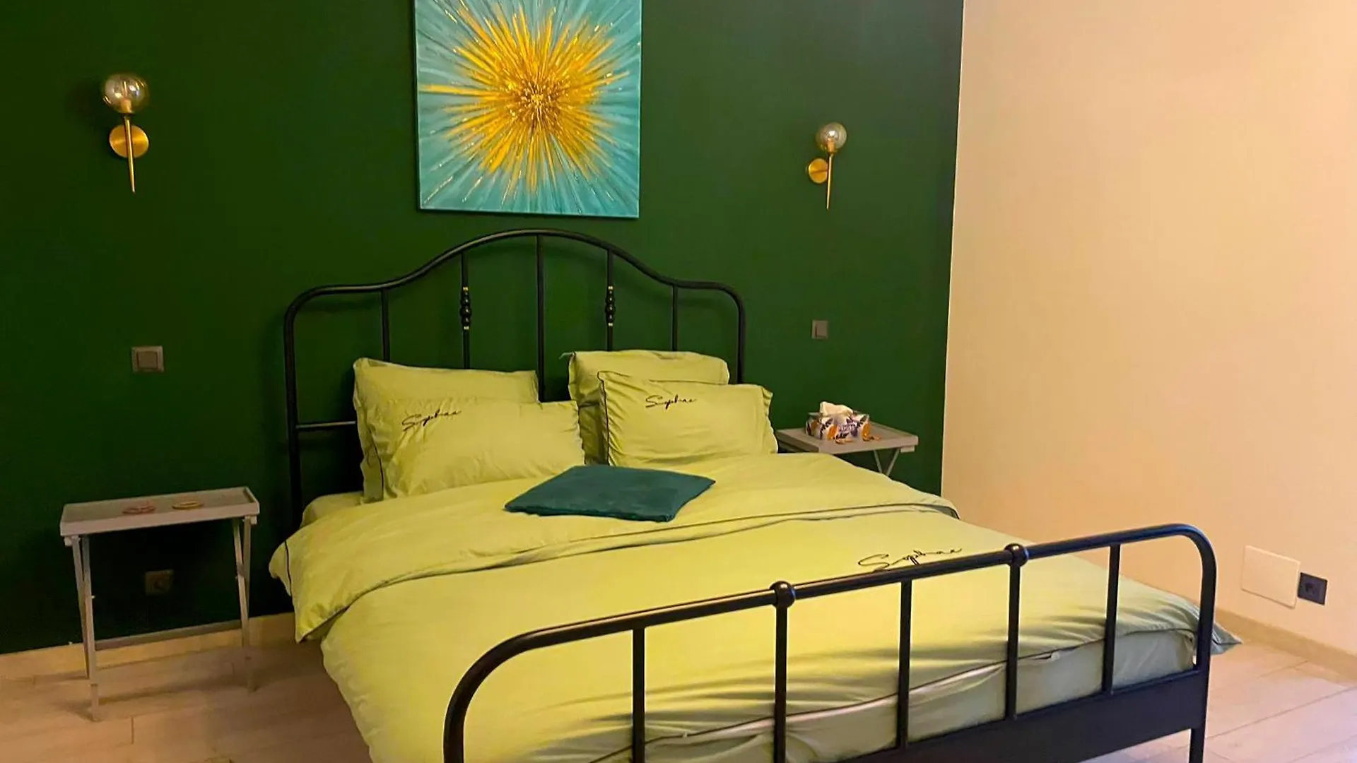 Zen Studio Dristor Sector 3 Bucureşti 0*,  România